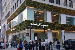 New York City Fifth Avenue 655 02 Salvatore Ferragamo Decorated For Christmas